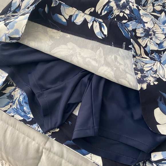 Cute navy blue and white skort - Picture 5 of 5